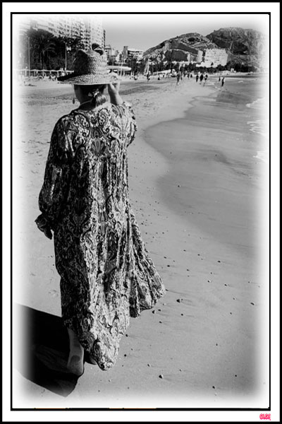 PASEANDO POR LA PLAYA DEL POSTIGUET